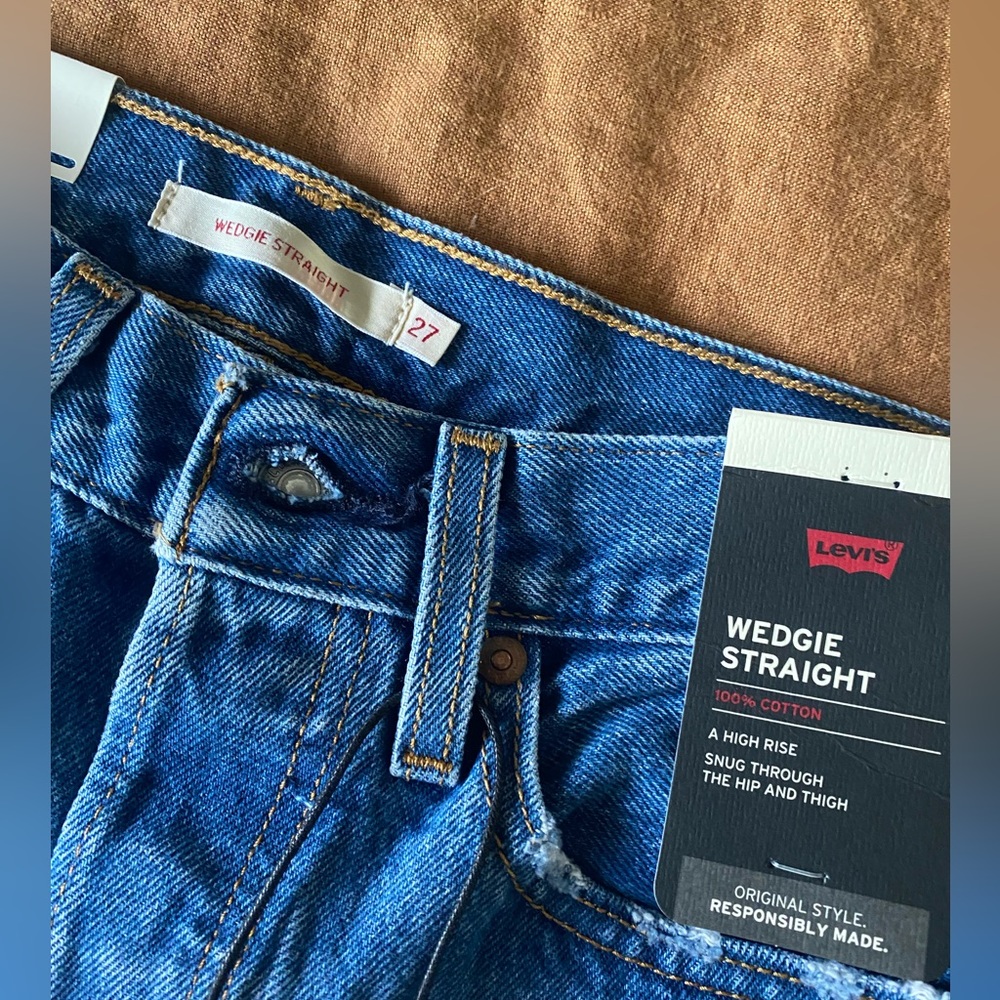 NWT Levi Strauss Jeans size 27 in wedgie straight.